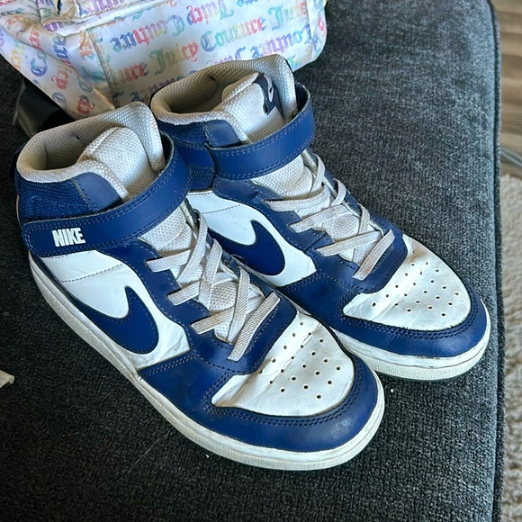 Boys size 3 Nikes - Picture 1 of 1